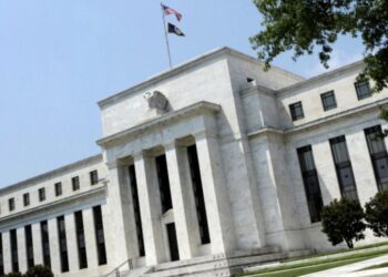 Fed prevé primera alza de tasas de interés a partir de marzo en EU