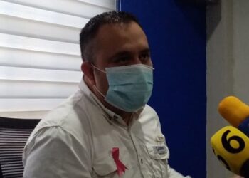 Escasean pruebas COVID en el país; aumentan costo hasta 300%