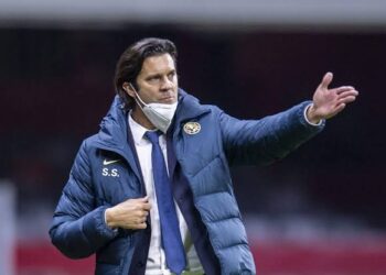 Santiago Solari técnico del América pierde la paciencia ante la Liga MX.