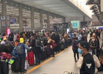 Continúa el caos en el AICM tras vuelos cancelados por contagios de covid-19