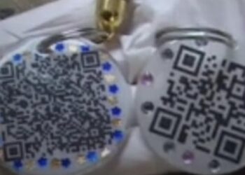 Crean pulseras con QR de certificado de vacunación.