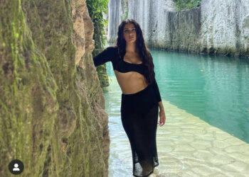 Renata Notni con espectacular atuendo en playa