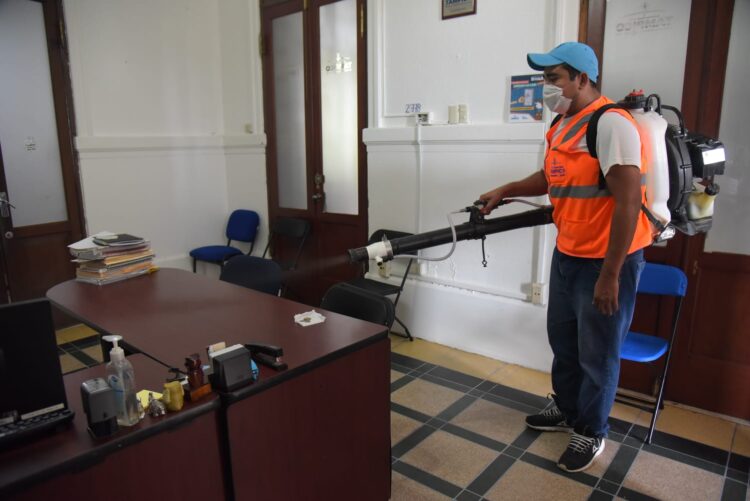 Piden suspender fiestas ante aumento de Covid