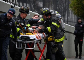 Incendio en edificio de apartamentos de NY deja al menos 19 muertos