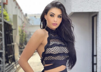 Kristal Silva derrocha belleza al posar con un distinguido conjunto negro
