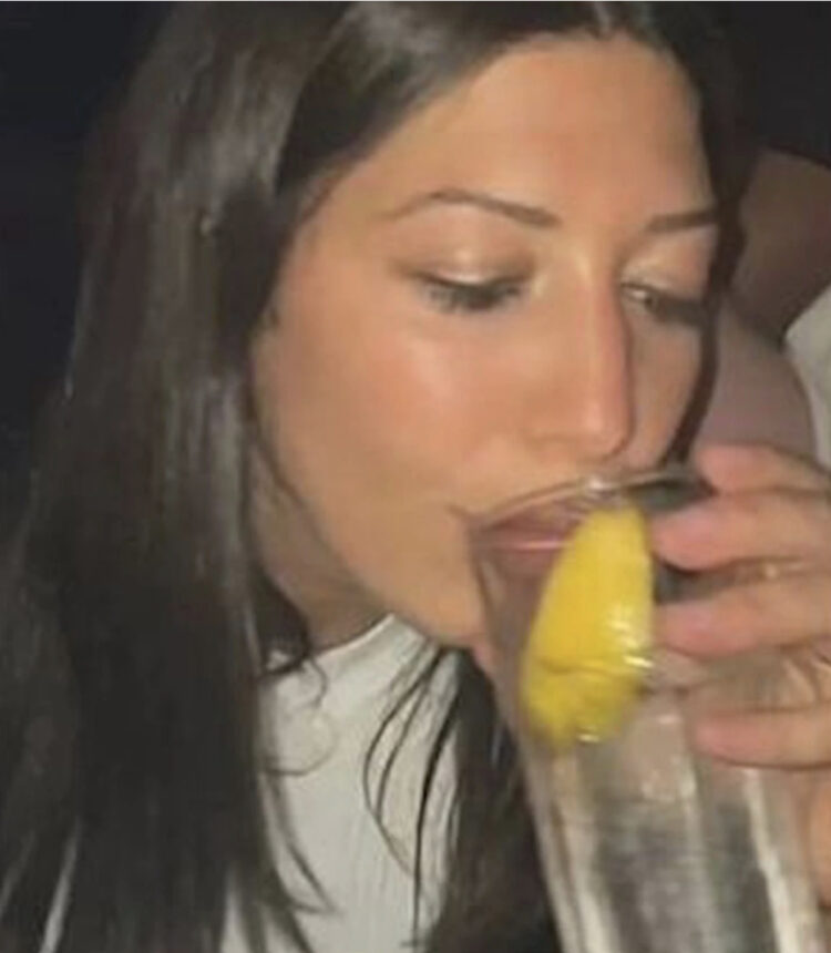 Tiktoker intenta contagiarse de Covid - 19