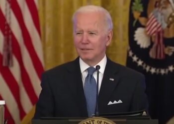Biden insulta a periodista en conferencia de prensa