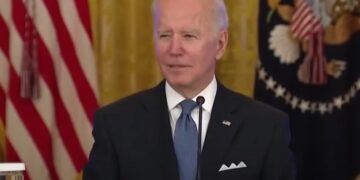 Biden insulta a periodista en conferencia de prensa