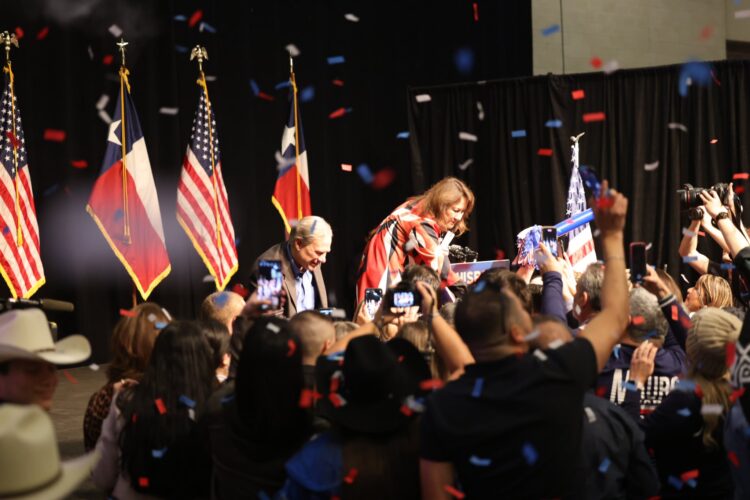 Arranca Abbott campaña a gubernatura en McAllen.