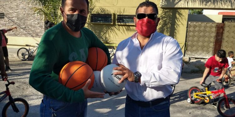 Dan realce autoridades municipales a carrera ciclista promocional infantil