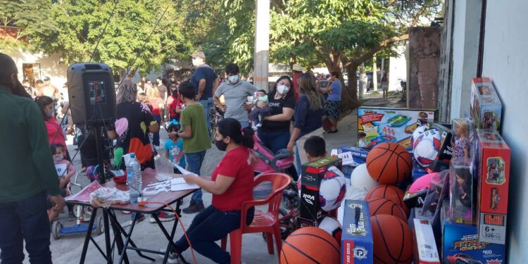Dan realce autoridades municipales a carrera ciclista promocional infantil