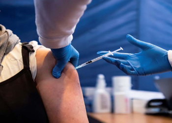 “esta ola de COVID será la ultima con tantas restricciones”, afirma Pfizer