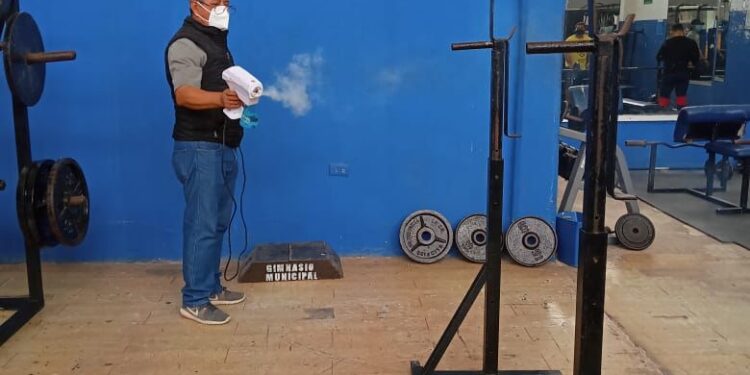 Sanitiza Gobierno de Lalo Gattás gimnasios municipales