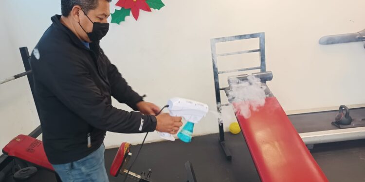 Sanitiza Gobierno de Lalo Gattás gimnasios municipales