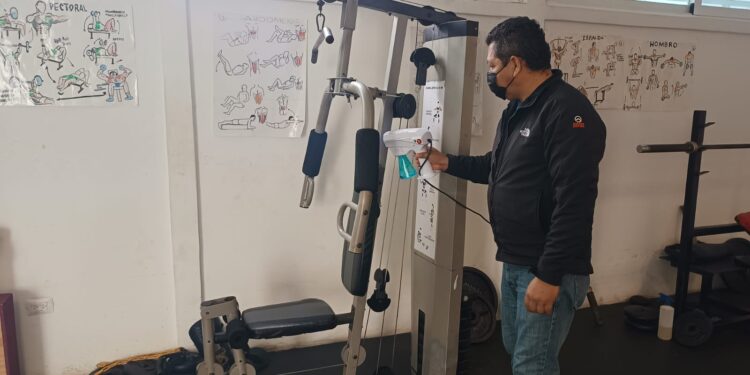 Sanitiza Gobierno de Lalo Gattás gimnasios municipales