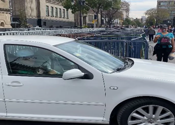 López obrador sale de palacio nacional tres días después del cateterismo