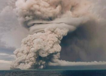 Difunden las primeras imágenes tras la erupción y el tsunami en Tonga