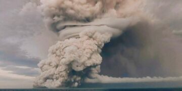 Difunden las primeras imágenes tras la erupción y el tsunami en Tonga