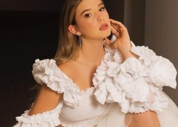 Mía Rubín celebra sus 15 años con hermoso vestido