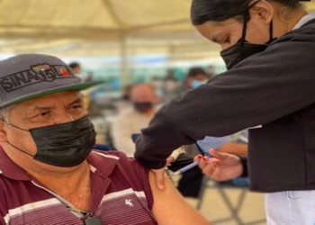 reducen de 6 a 5 meses tiempo de espera para vacuna de refuerzo