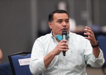 Alcalde de Mérida, Renán Barrera, da positivo a Covid-19.
