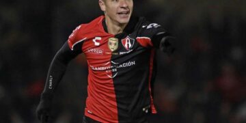 Atlas deja atrás los conflictos y derrota a Bravos