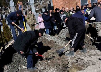 Ucrania acusa ataque ruso contra convoy de refugiados; un niño y seis adultos murieron