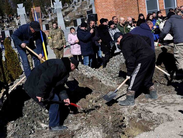 Ucrania acusa ataque ruso contra convoy de refugiados; un niño y seis adultos murieron