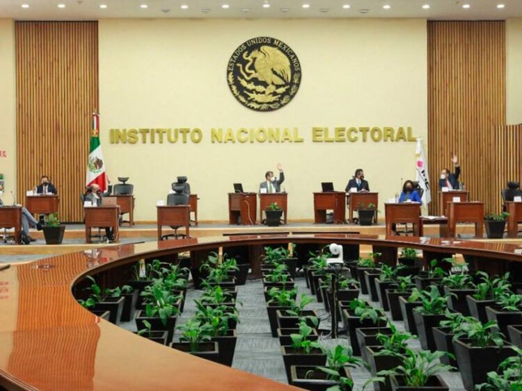 Llama INE a Presidencia, Delgado y Cortés a no violar ley de revocación