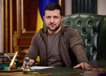 Presidente de Ucrania renuncia a aspiración de unirse a la OTAN