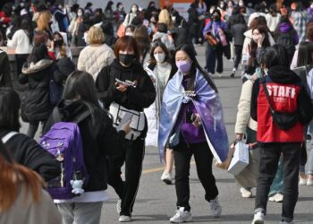 Corea del Sur registra récord de más de 400 mil casos diarios de covid-19