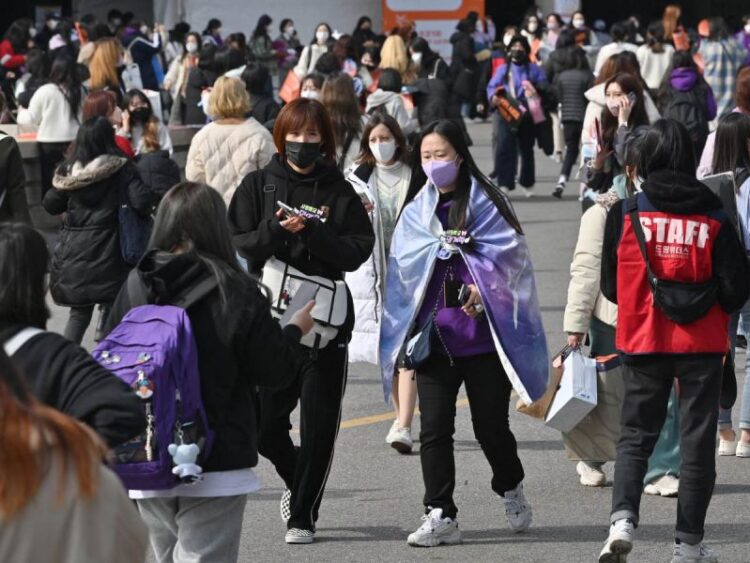 Corea del Sur registra récord de más de 400 mil casos diarios de covid-19