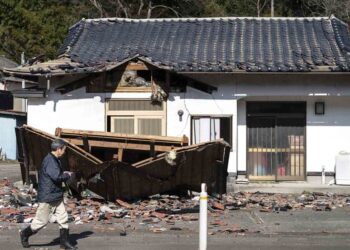 Terremoto en Japón deja al menos cuatro muertos y decenas de heridos