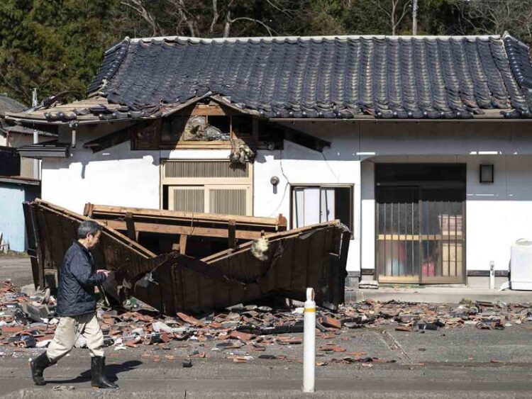 Terremoto en Japón deja al menos cuatro muertos y decenas de heridos
