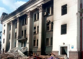 Más de 130 personas rescatadas en teatro de Mariúpol, bombardeado por Rusia