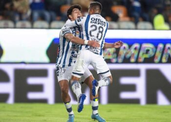 Pachuca descarrila a La Máquina y sigue líder