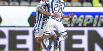 Pachuca descarrila a La Máquina y sigue líder