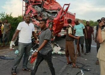 Choque entre autobús y camión deja al menos 22 muertos en Tanzania
