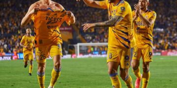 Tigres vence 2-0 a Rayados en el clásico regio
