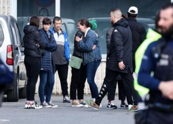 Conductor arrolla a multitud durante carnaval en Bélgica; hay 6 muertos y 26 heridos