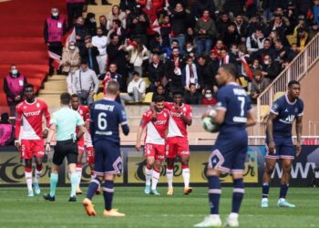 Mónaco golea al PSG que va en caída libre
