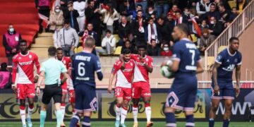 Mónaco golea al PSG que va en caída libre
