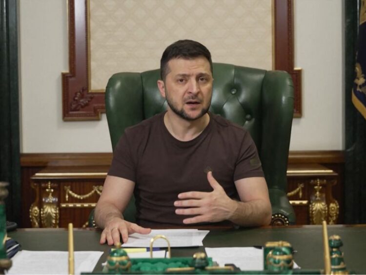 Presidente de Ucrania pide diálogo con Putin; advierte de tercera guerra mundial