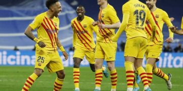 Barcelona golea 4-0 a Real Madrid en el Estadio Bernabéu