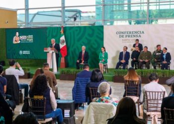 Destaca AMLO obras de conexión con nuevo aeropuerto internacional AIFA
