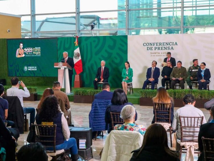 Destaca AMLO obras de conexión con nuevo aeropuerto internacional AIFA