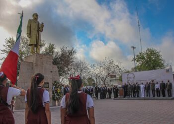 Matamorenses rinden homenaje a Benito Juárez García, en el 216 aniversario de su natalicio