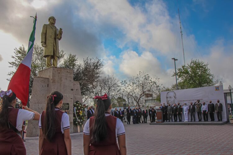 Matamorenses rinden homenaje a Benito Juárez García, en el 216 aniversario de su natalicio