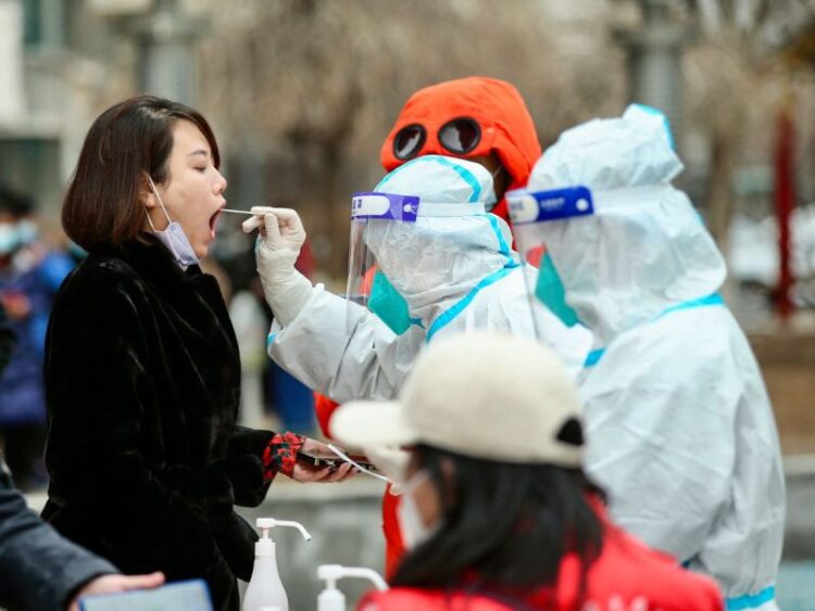 China confina ciudad de 9 millones de habitantes por brote de covid-19