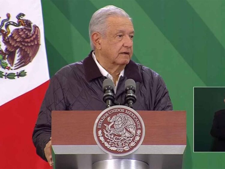 Vamos a defender nuestra postura en reforma eléctrica: López Obrador a Ken Salazar